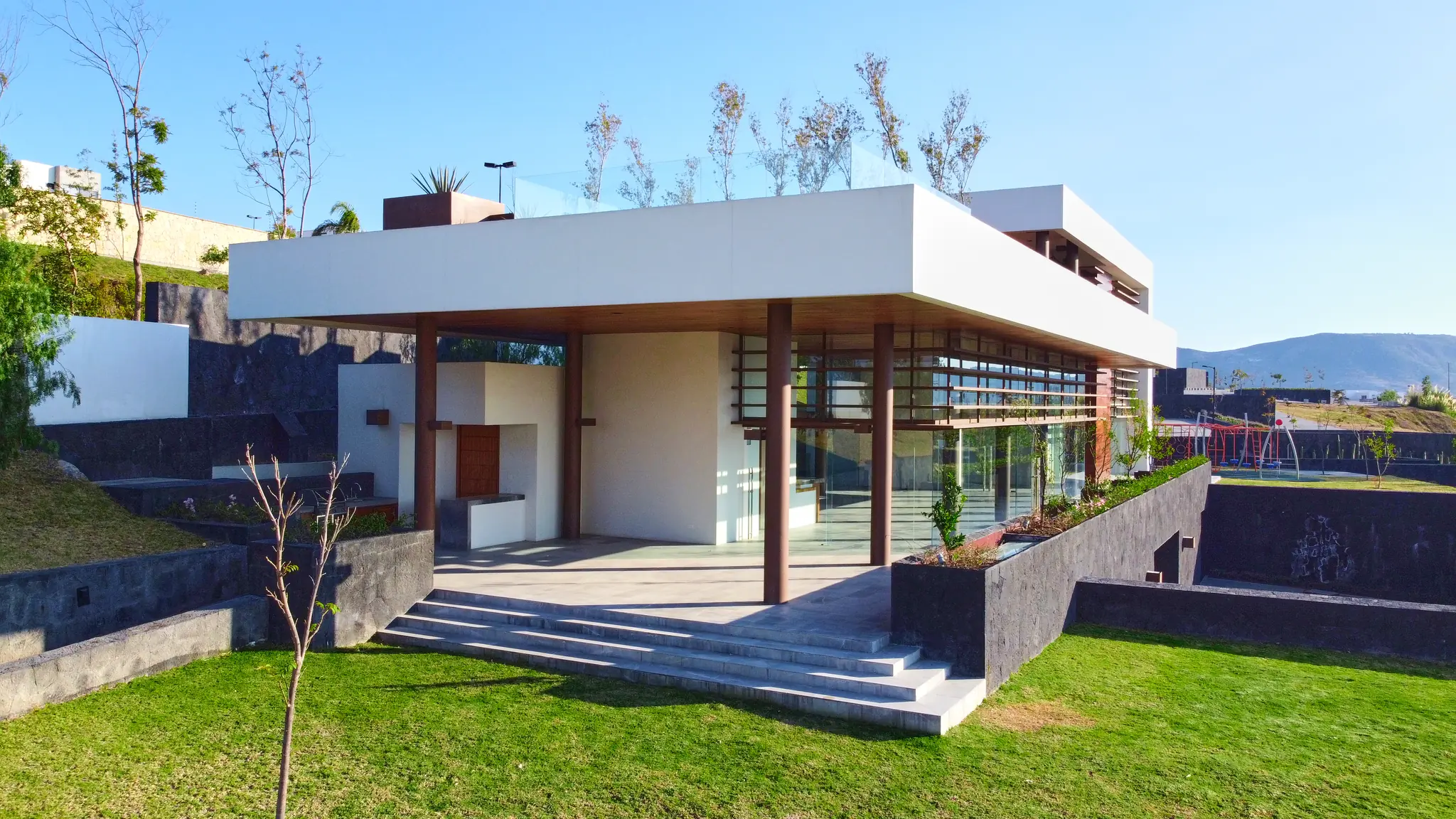 La Casa Club de Vedana Residencial vista desde el jardín