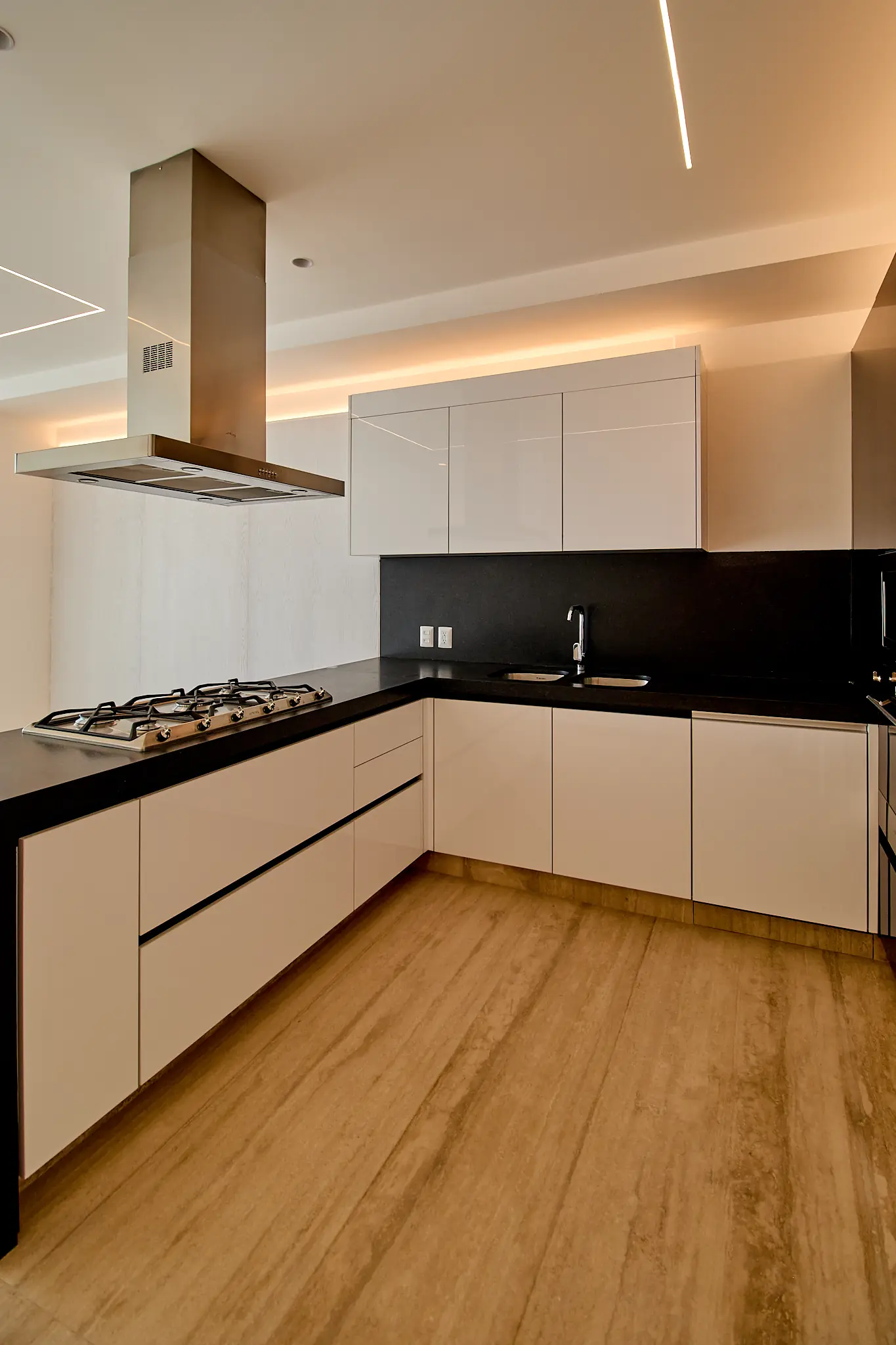 Cocina con isla integrada a la estancia